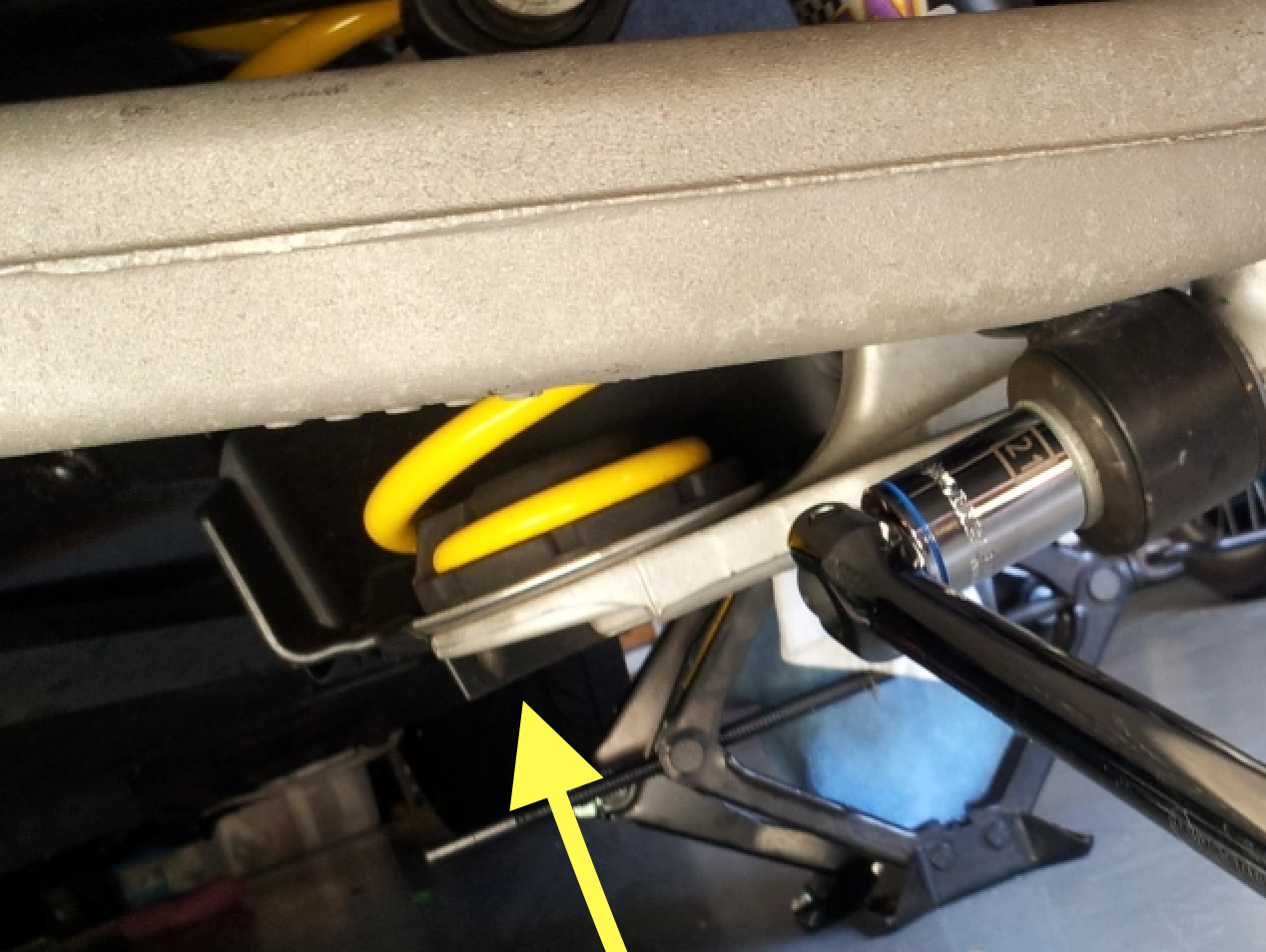 Audi rear discount spring compressor